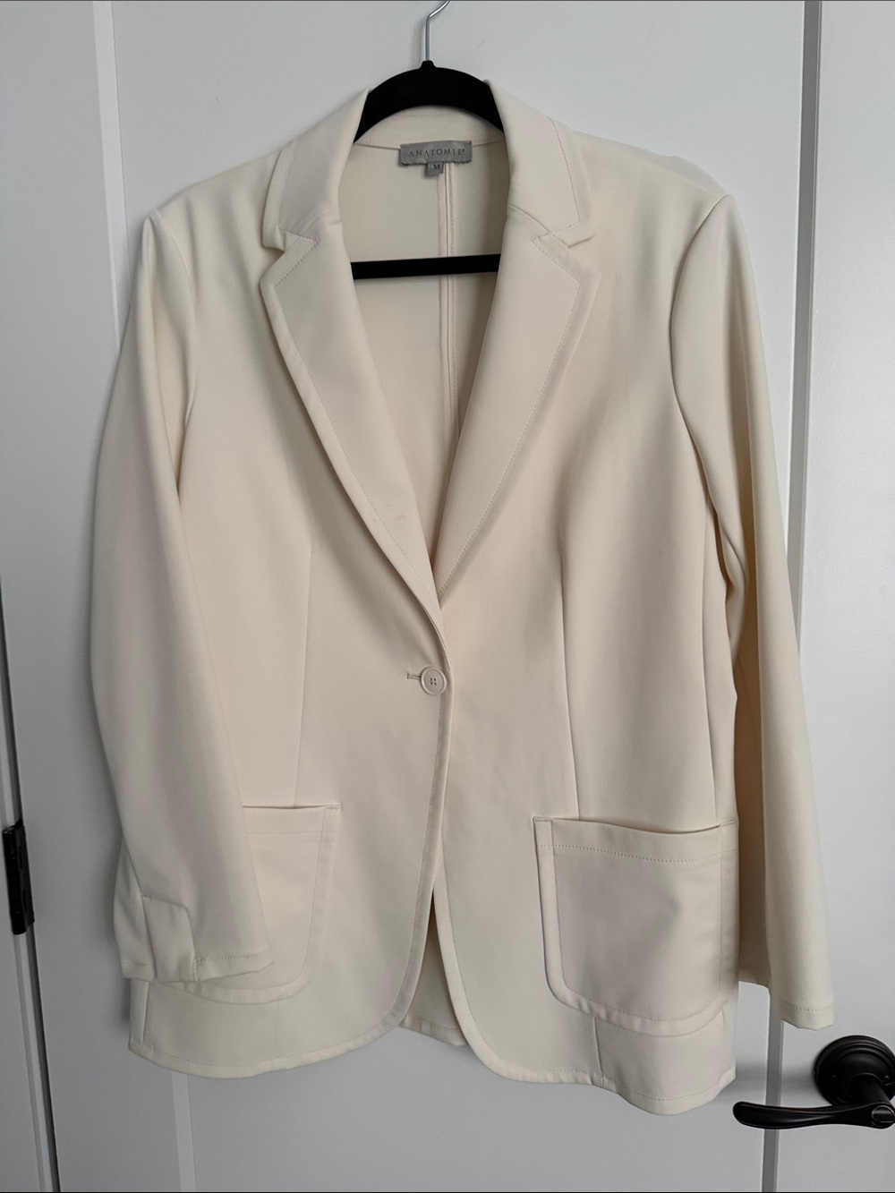 Anatomie Cream Single-Button Notch Lapel Blazer.